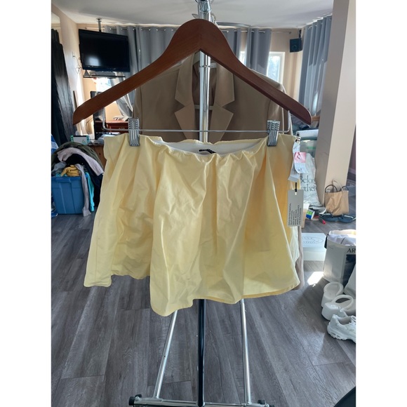 Aritzia Babaton Eckerd Blouse - Picture 5 of 12